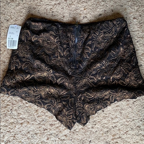 NEVER WORN- dress shorts - Picture 2 of 2